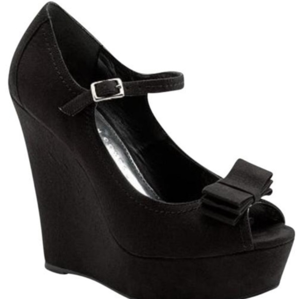 LC LAUREN  CONRAD BLACK WEDGE SIZE 8.5